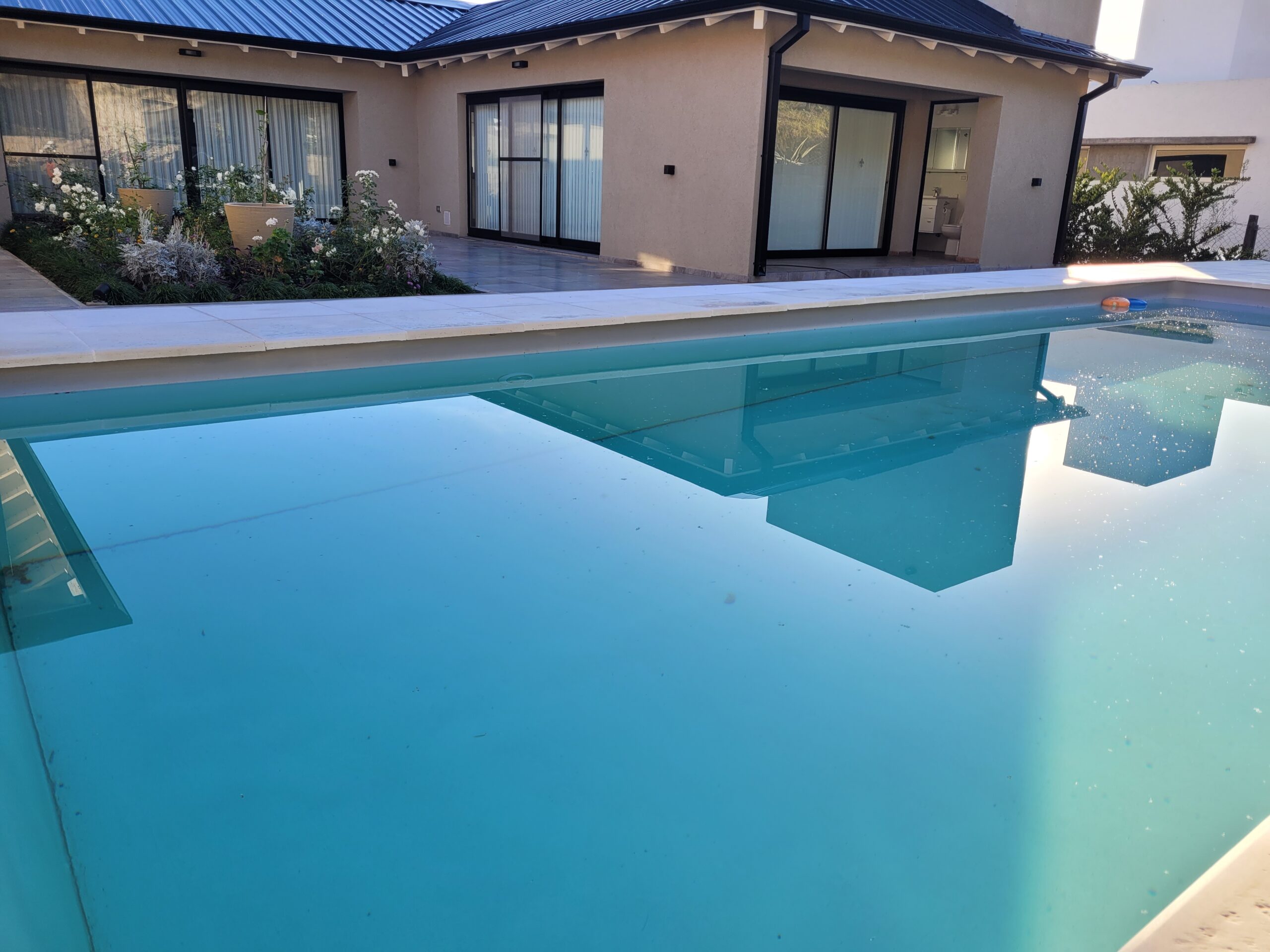 Moldear: calidad argentina en piletas de fibra de vidrio que instala Klor